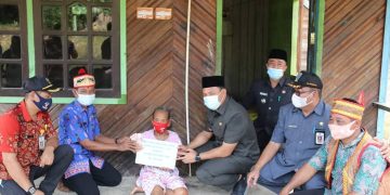 Door To Door, Bupati Lamandau Salurkan BLT- DD Tahap VI