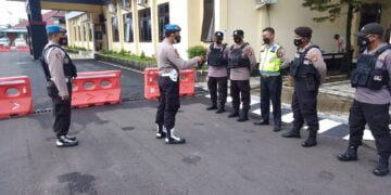 Anggota Polres Seruyan Lakukan Tes Urine Cegah Penyalahgunaan Narkoba