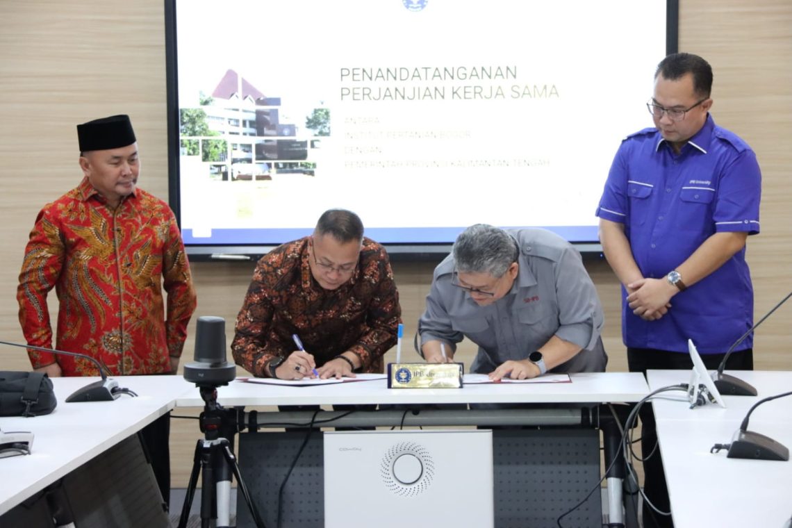 Gubernur Kalteng, H Sugianto Sabran, pada tanggal 20 Agustus 2022 lalu, Pemprov. Kalteng melalui Dinas Pemberdayaan dan Desa dan Sekolah Bisnis IPB University melakukan penandatanganan Perjanjian Kerja Sama (PKS) untuk penguatan kelembagaan dan pengelolaan bisnis Badan Usaha Milik Desa (BUMDes) Prov. Kalteng, yang dilaksanakan di Gedung Andi Hakim Nasoetion Kampus IPB Dramaga Lantai 2, Kamis (12/1/2023). Foto : mmc