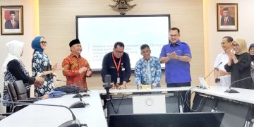 Kadislutkan Prov. Kalteng-Dekan Fakultas Perikanan dan Ilmu Kelautan IPB University Tandatangani PKS
