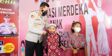 Kapolres Seruyan Bagikan Doorprize Tas Sekolah Kepada Pelajar Vaksinasi Merdeka