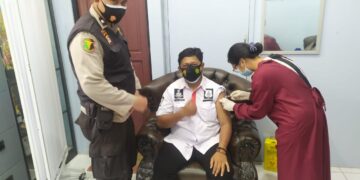 Sebanyak 49 Orang Terima Vaksinasi di Kantor Kelurahan Kuala Pembuang I