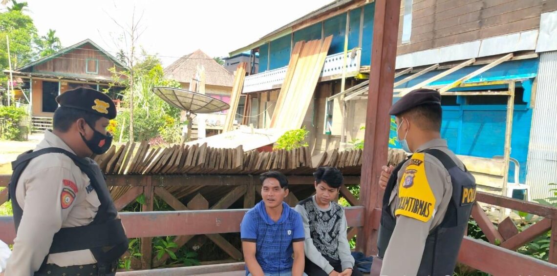 Polsek Seruyan Hulu telah melaksanakan kegiatan Operasi Yustisi Penegakkan Hukum Protokol Kesehatan Covid-19 di Desa Tumbang Manjul Kec. Seruyan Hulu Pada Hari Rabu (12/05/2021). Foto : Tbn