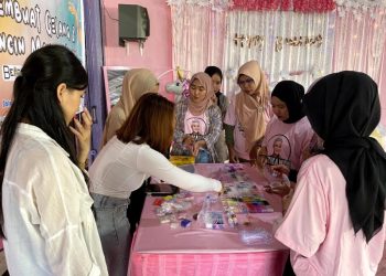 Sukarelawan Ganjar Gelar Pelatihan Membuat Gelang Bareng Komunitas Kejora Kreatif di Kalteng