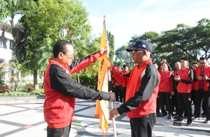 Sekretaris Daerah (Sekda), H. Nuryakin, melepas secara simbolis Kontingen Kalimantan Tengah (Kalteng) untuk mengikuti Pekan Olahraga Nasional (Pornas) XVI Korps Pegawai Republik Indonesia (Korpri) Tingkat Nasional Tahun 2023