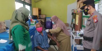 Kapolsek Hanau Pantau Langsung Kegiatan Vaksinasi Covid-19