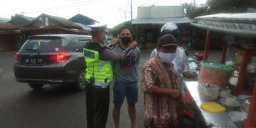 Satlantas Polres Seruyan Himbau Masyarakat Dengan Memasang Stiker “Ayo Pakai Masker”