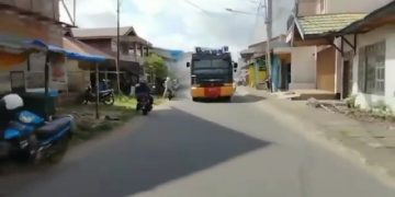Sat Sabhara Polres Seruyan Melakukan Penyemprotan Disinfektan Gunakan Mobil AWC