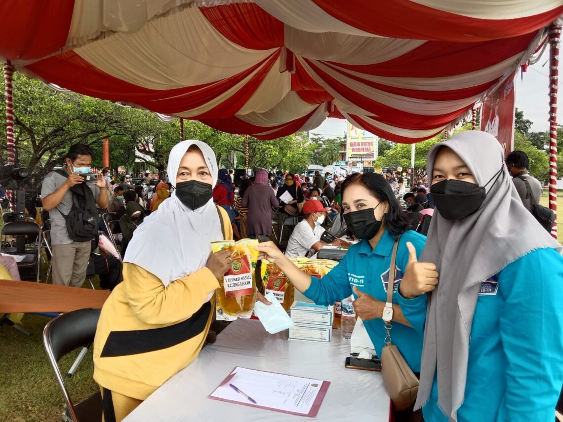 Car Free Day (CFD) yang rutin dibuka sebelum adanya pandemi covid-19, kini sudah mulai dibuka kembali oleh Pemerintah Provinsi Kalimantan Tengah, berpusat di area Bundaran Besar Palangka Raya, Minggu (13/3/2022).