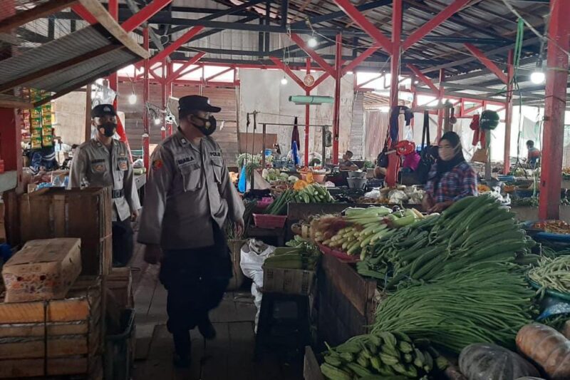Personil Polsek Seruyan Hilir Polres Seruyan terus berupaya untuk memutuskan mata rantai penyebaran Covid 19 di wilayah kelurahan Kuala Pembuang, Minggu (13/3/2022). Foto : Tbn