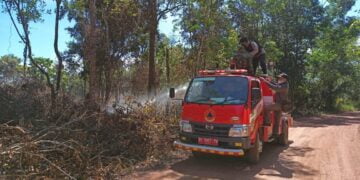 Polsek Danau Sembuluh Beserta Tim Satgas Lakukan Pendinginan Lahan