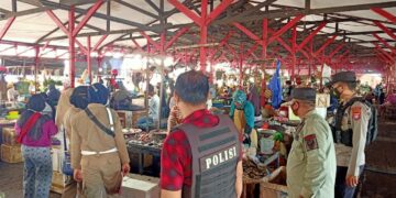 Tim Yustisi Polres Seruyan Sasar Pasar Saik, Berikan Himbauan Prokes