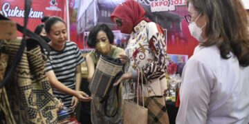 Ivo Sugianto Sabran Kunjungi Stand Kalteng Expo Lamandau