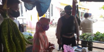 Kapolres Seruyan Berikan Himbauan Prokes Saat Pelayanan KB Gratis