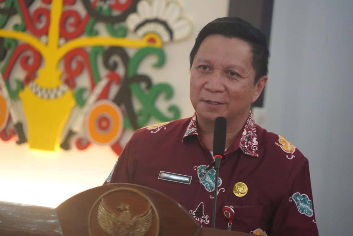 Sahli Gubernur Bidang KSDM Suhaemi saat membacakan sambutan Gubernur Kalteng