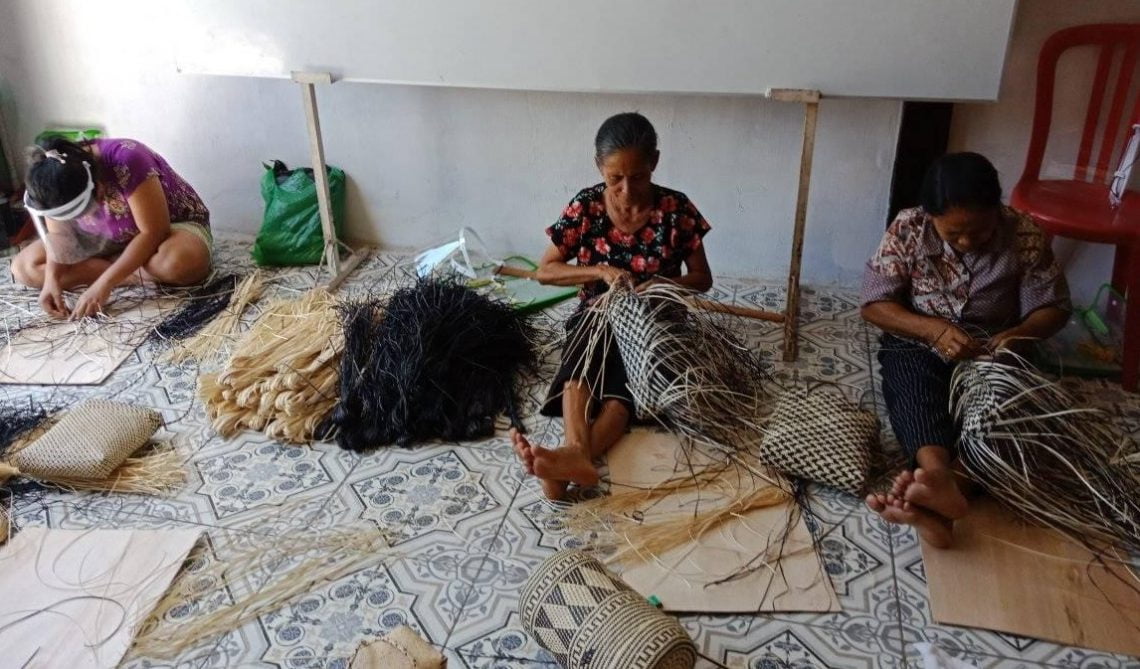 Anyaman rotan merupakan salah satu pruduk UMKM di Kalteng. Foto : Ist