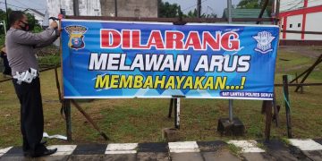 Satlantas Polres Seruyan Pasang Spanduk Himbauan Dilarang Melawan Arus