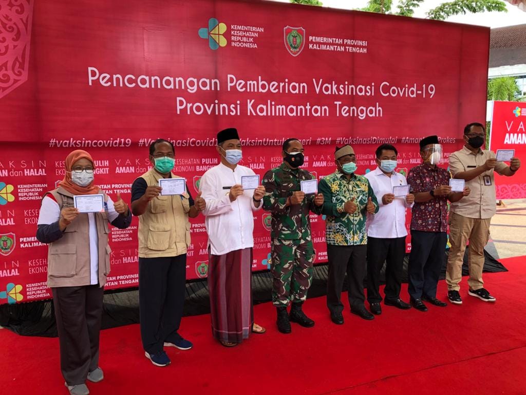 Sekda dan sejumlah pejabat Pemprov Kalteng usai dilakukan vaksin Covis-19 Sinovac, Kamis (14/1/2021). Foto : Ist