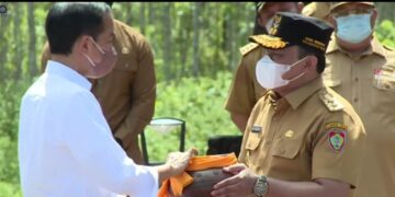 Wagub Kalteng Edy Pratowo Serahkan Tanah dan Air di Titik Nol IKN Nusantara