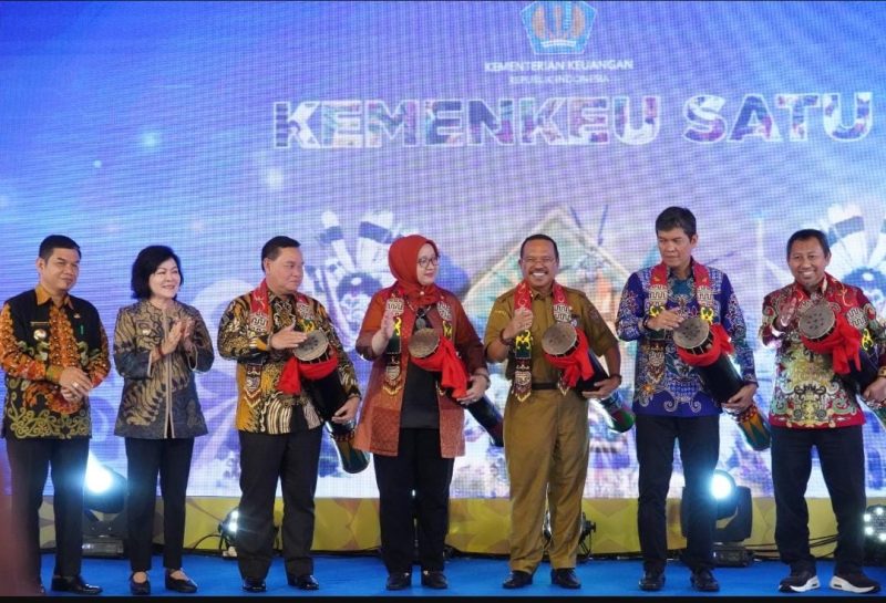 Sekretaris Daerah (Sekda) Prov. Kalteng H. Nuryakin buka acara Sinergi Pemberdayaan UMKM Kemenkeu Satu Kalteng Tahun 2023, berlokasi di Kantor Wilayah Direktorat Jenderal Perbendaharaan Prov. Kalteng, Selasa (14/3/2023). Foto : Ist