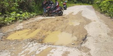 Jalan Gajah Mada Muara Laung I, Berlobang dan Rusak Parah