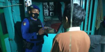 Personil Satpolairud Polres Seruyan Laksanakan Polmas Malam Hari 