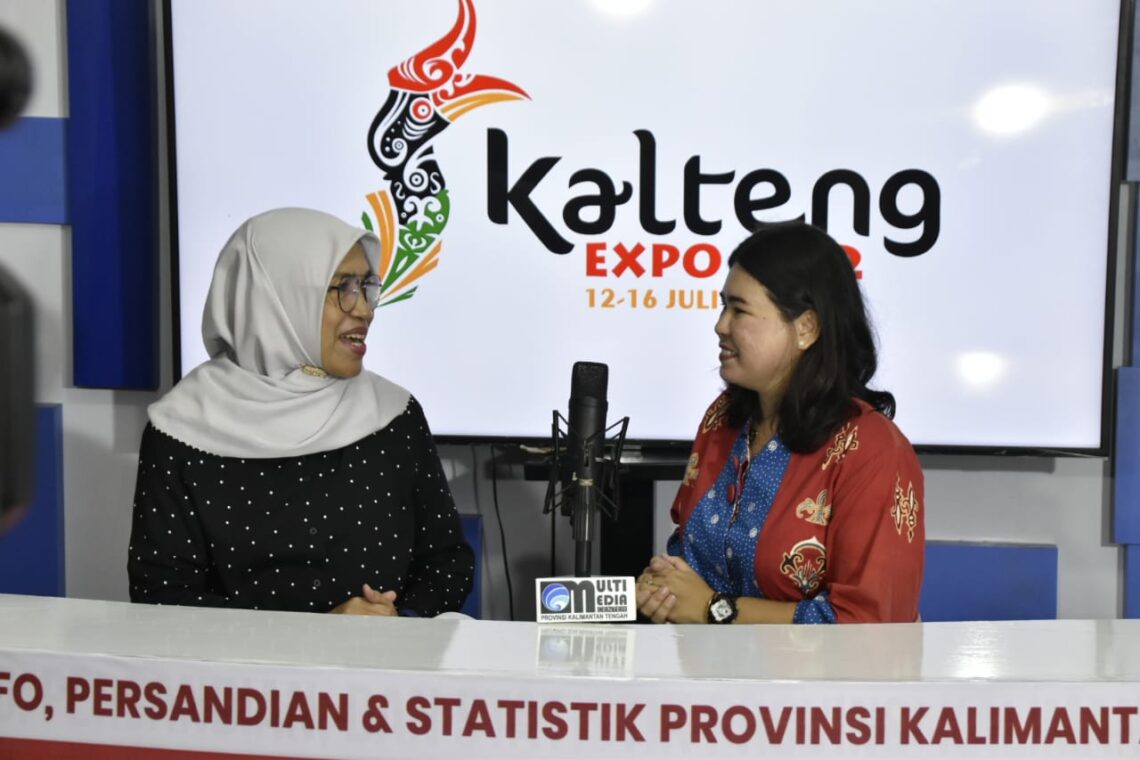 Plt. Kepala Dinas Koperasi dan UKM Prov. Kalteng Norhani saat menjadi narasumber pada podcast yang digelar Diskominfosantik Prov. Kalteng