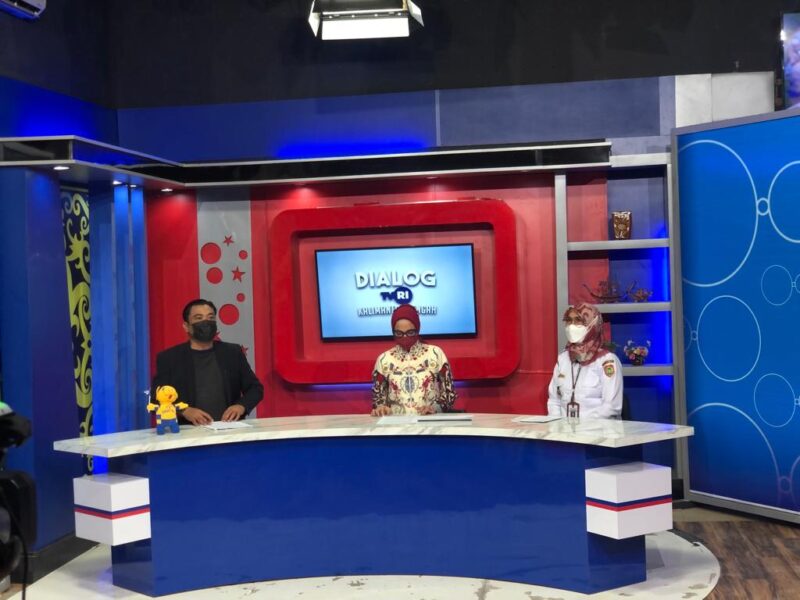 Ketua TP PKK Kalteng, Ivo Sugianto Sabran, saat menjadi narasumber pada dialog TVRI Kalteng