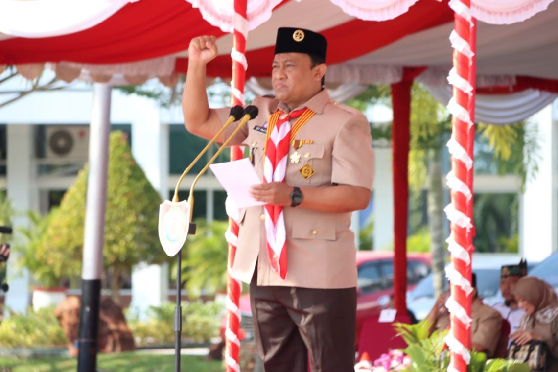 Wagub Kalteng H. Edy Pratowo bacakan sambutan