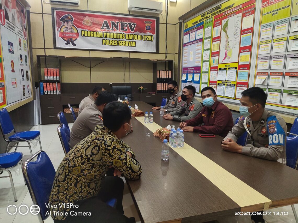Dalam pengelolaan data dan anggaran operator induk melaksanakan anev rutin P2K di Polres Seruyan, Selasa (14/09/2021) siang. Foto : Tbn