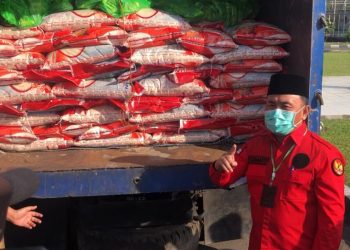 Gubernur H Sugianto Salurkan 20 Ribu Paket Sembako Untuk Korban Banjir di Daerah