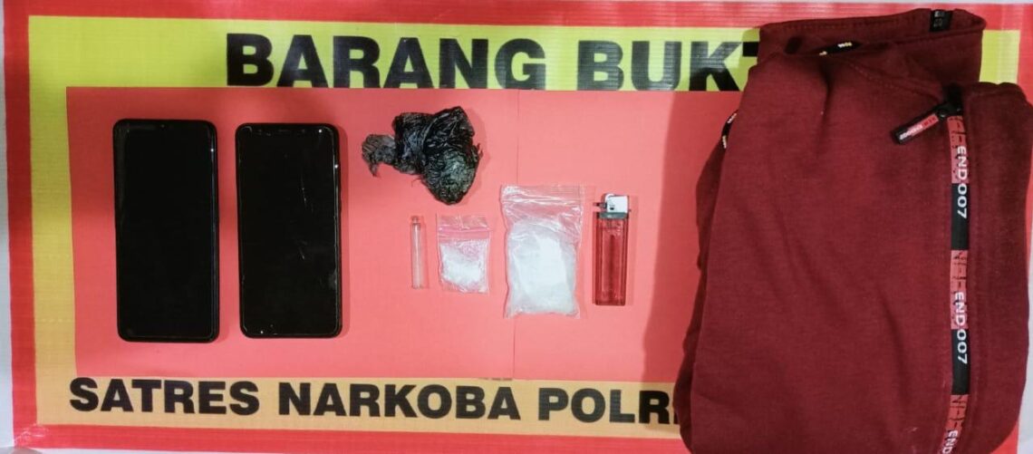 Paket yang narkotika jenis sabu-sabu, Selasa (14/09/2021) Sore. Foto : Lg