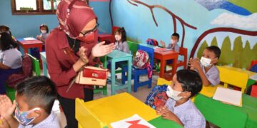 Ketua TP PKK Ivo Sugianto Sabran Tinjau Pelaksanaan PTM Terbatas di Sukamara