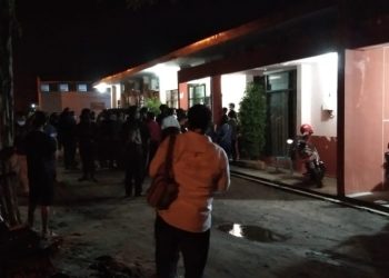 Gara-gara Isue Kotak Suara, Massa 01 Datangi Kantor KPU Kota