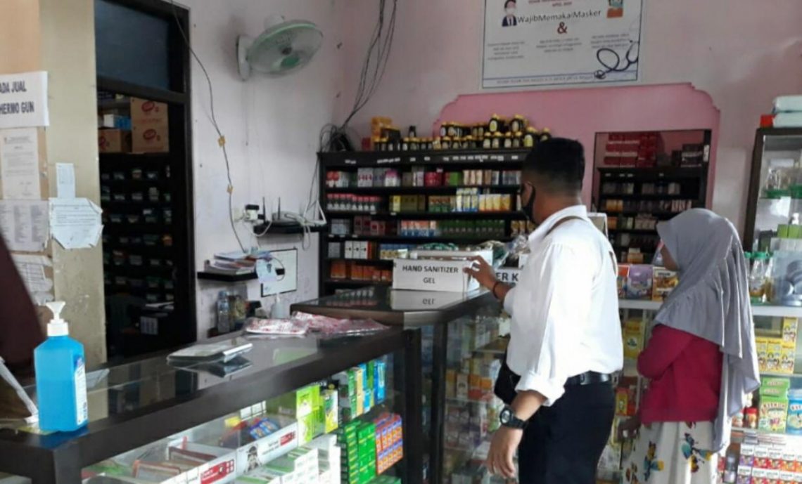 Anggota Satreskrim Polres Seruyan Rutin Cek Alkes di Apotik Kuala Pembuang, Senin (15/2/2021). Foto : Tbn