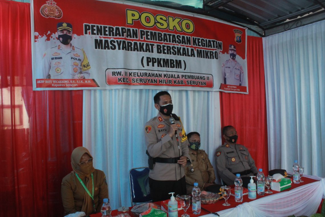 Kapolres Seruyan AKBP Bayu Wicaksono Launching pembentukan posko Covid-19 penerapan pemberlakuan pembatasan legiatan masyarakat (PPKM)  berbasis Mikro tingkat RW di Kelurahan Kuala Pembuang II, Kecamatan Seruyan Hilir, Senin (15/2/2021) pagi. Foto : TN
