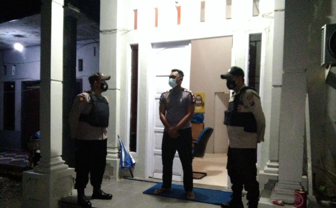 Personil dari Polsek Hanau Polres Seruyan terus melaksanakan kegiatan patroli baik pada pagi, siang, sore maupun malam hari, Selasa (15/2/2022). Foto : Tbn.