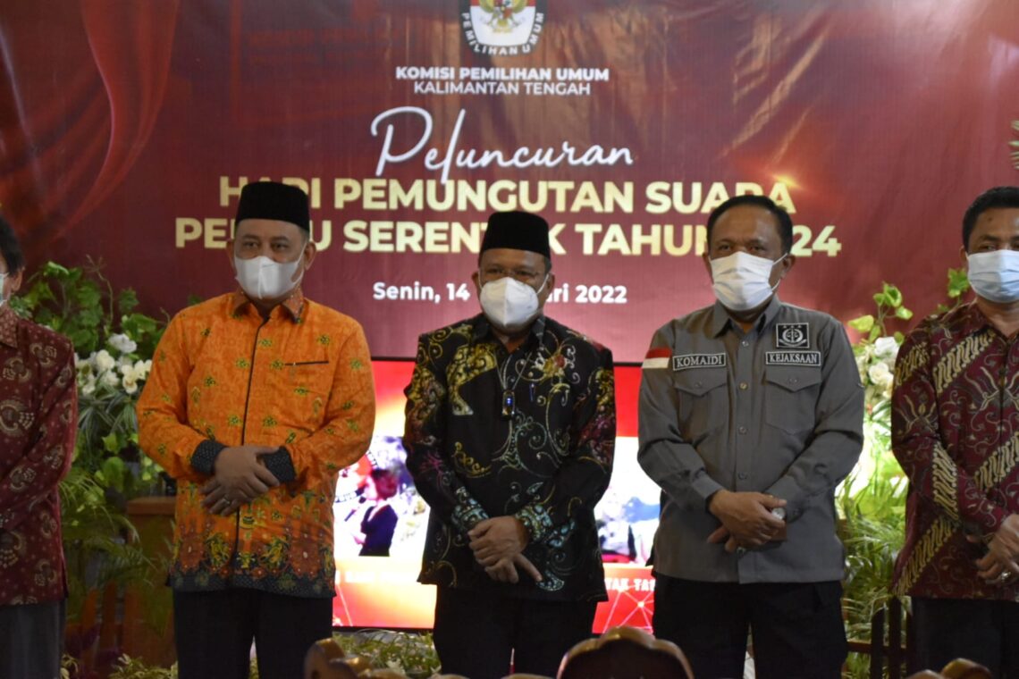 Pj. Sekretaris Daerah Prov. Kalteng H. Nuryakin saat menghadiri secara virtual Peluncuran Hari Pemungutan Suara Pemilu Serentak Tahun 2024, Senin (14/2/2022). Foto : Ist
