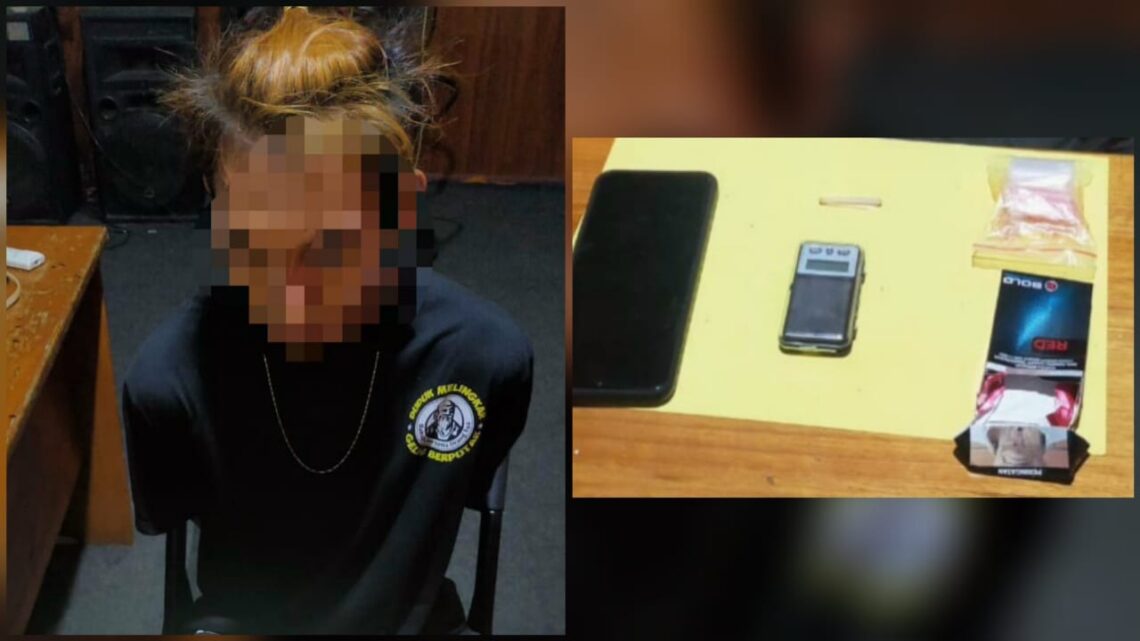 Tersangka AR (21) dan barang bukti. FOTO : tbn