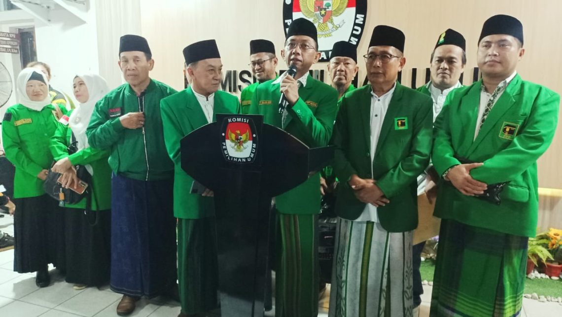 Dewan Pimpinan Wilayah (DPW) Partai Persatuan Pembangunan (PPP) Kalimantan Tengah, mengajukan bakal calon anggota DPRD Kalteng ke Komisi Pemilihan Umum (KPU) Kalteng, Minggu (14/5/23) sore. Foto : Mads