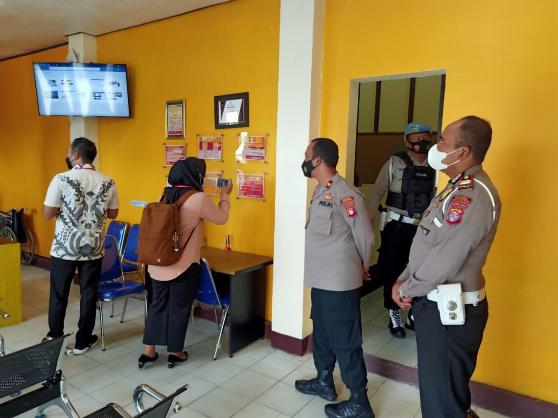 Ombudsman RI Perwakilan Kalteng meninjau secara langsung pelayann publik yang ada di Polres Seruyan,  Selasa (15/06/2021). Foto : Tbn
