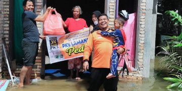 Relawan PKS Lamandau Bantu Korban Banjir Langsung ke Rumah Warga Terdampak