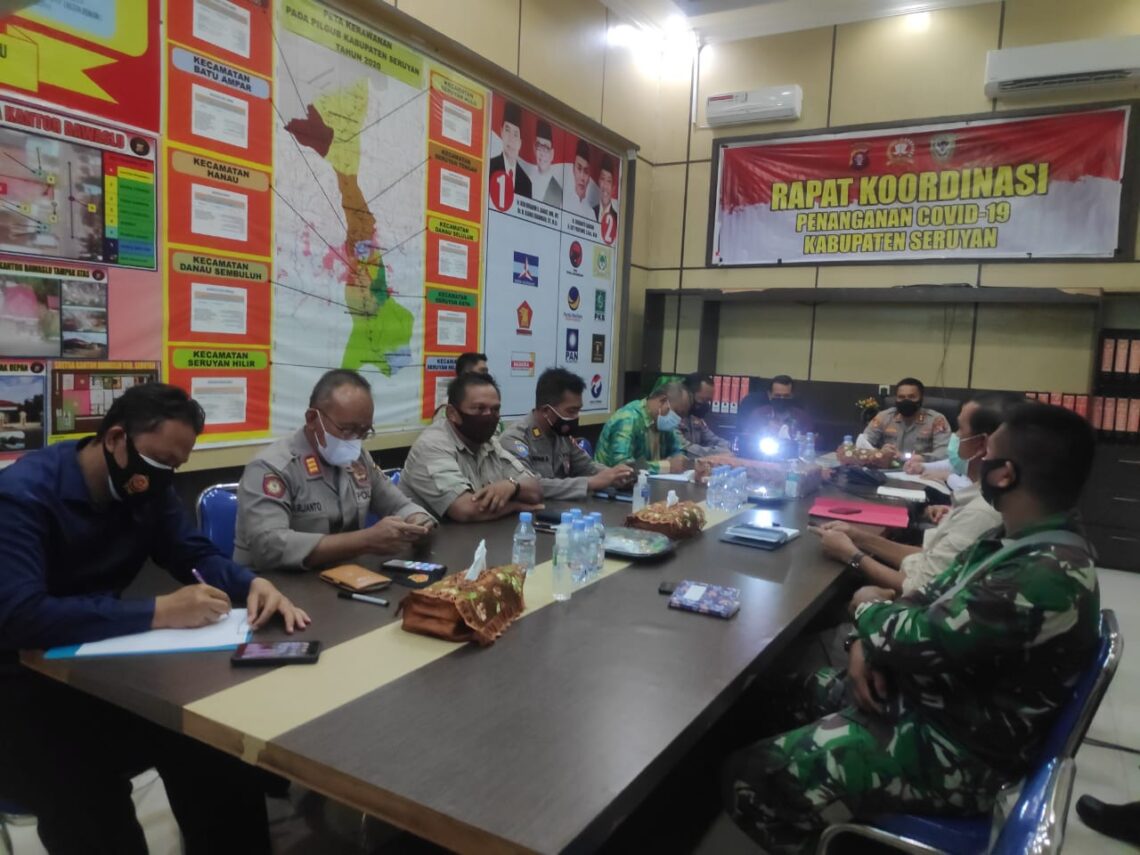 Polres Seruyan menggelar Acara Rapat Koordinasi Penanganan Covid-19 di Wilayah Hukum Polres Seruyan membahas tentang situasi terkini penyebarannya, Kamis (15/7/2021). Foto : Tbn