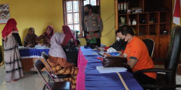 Pastikan Aman!! Pembagian BLT BBM Dikawal Polsek Seruyan Tengah