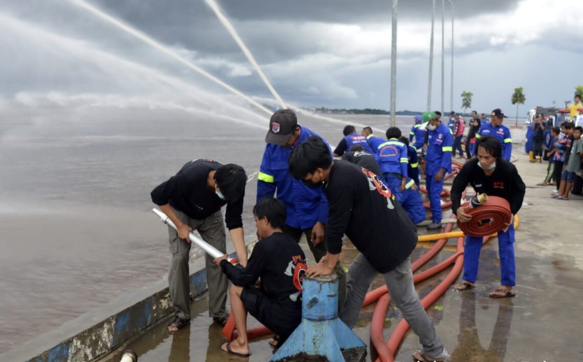 Balakarcana 651Kapuas secara rutin melaksanakan kegiatan latihan bersama di pelabuhan danau mare Minggu,14 Nopember 2021 Sore. Foto : Lg