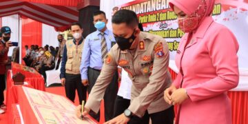 Kapolres Seruyan Tandatanganan Prasasti Sarana Parkir dan Posyandu