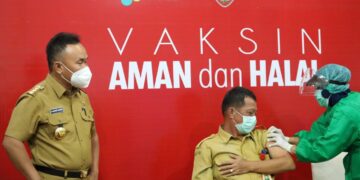 Vaksin Aman dan Halal, Gubernur Sugianto Ajak Warga Tidak Takut Divaksin