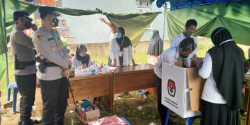 Kapolres Seruyan Cek TPS, Pastikan Pilkades Berjalan Lancar Sesuai Prokes