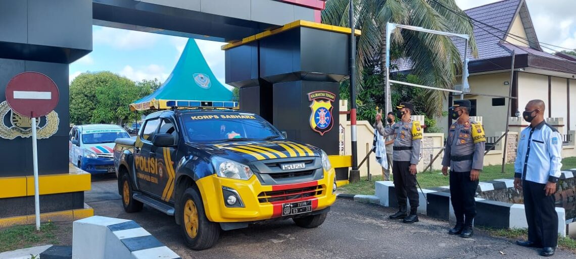 Kapolres Seruyan AKBP Bayu Wicaksono, S.H., S.I.K., M.Si didampingi sejumlah pejabat utama Polres Seruyan melepas keberangkatan tim gabungan khusus dalam rangka menjaga kamtibmas, khususnya di seputaran Kota Kuala Pembuang Kabupaten Seruyan, Selasa (16/3/2021). Foto : Tbn