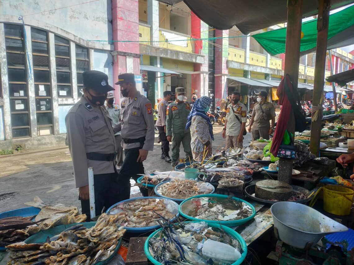 Kegiatan apel siaga malam hari maupun siang hari di laksanakan di halaman Mako Polres Seruyan dan di ikuti Seluruh Personel Polres Seruyan, Kuala Pembuang serta Satpol PP Kabupaten Seruyan, Rabu (16/03/2021) Pukul 08.30 Wib.Foto : Tbn